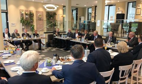 Abb.: Impulsrunde im Inklusionsbetrieb Café „Anna Leine“, Hannover