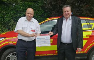 Von links: Christoph Schöneborn, Landesgeschäftsführer des Verbands der Feuerwehren in NRW e.v. (VdF NRW) mit Josef Tillmanns, Außendienstmitarbeiter bei Hänsch